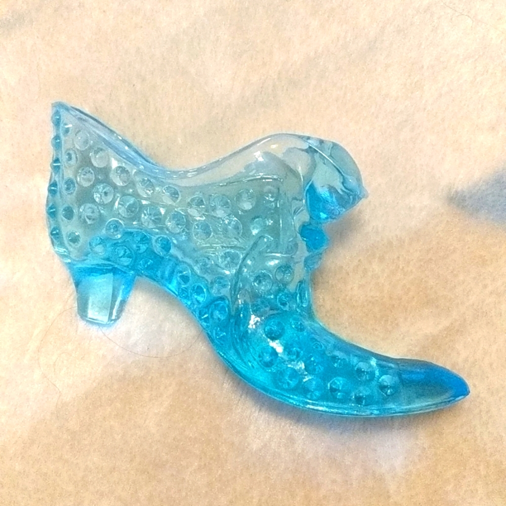 VTG Fenton Blue Hobnail Cat front Shoe